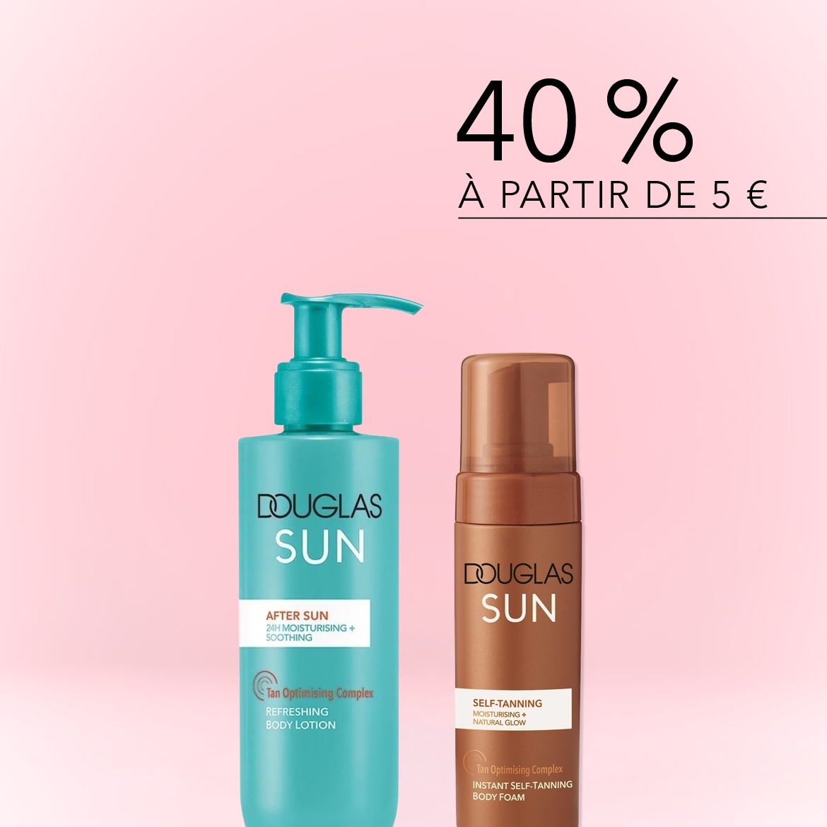 Découvrez les produits solaires Douglas : un lait corporel rafraîchissant après-soleil dans un flacon turquoise avec une pompe et une mousse autobronzante dans un flacon marron, avec 40 % de réduction à partir de 5 €.