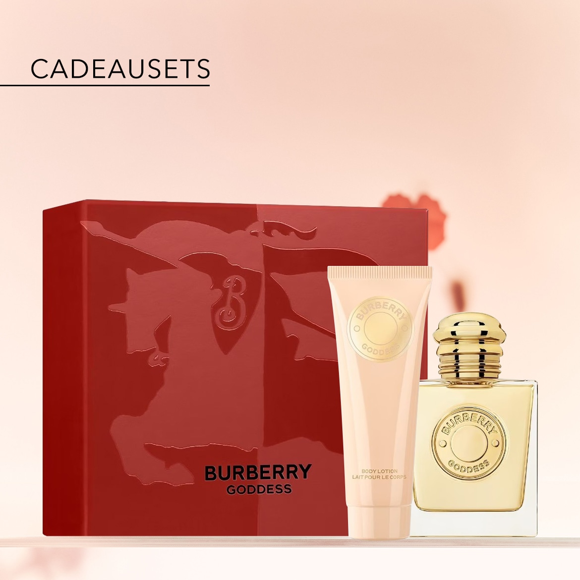Ontdek de Burberry Goddess cadeauset, met een rode geschenkdoos, een bodylotion in een beige tube en een gouden parfumflesje.