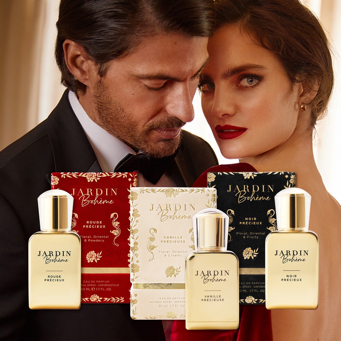Een man en vrouw omhelzen elkaar teder, met op de voorgrond drie Jardin Bohème parfums: Rouge Précieux, Vanille Précieuse en Noir Précieux, elk met hun eigen unieke geurprofiel.