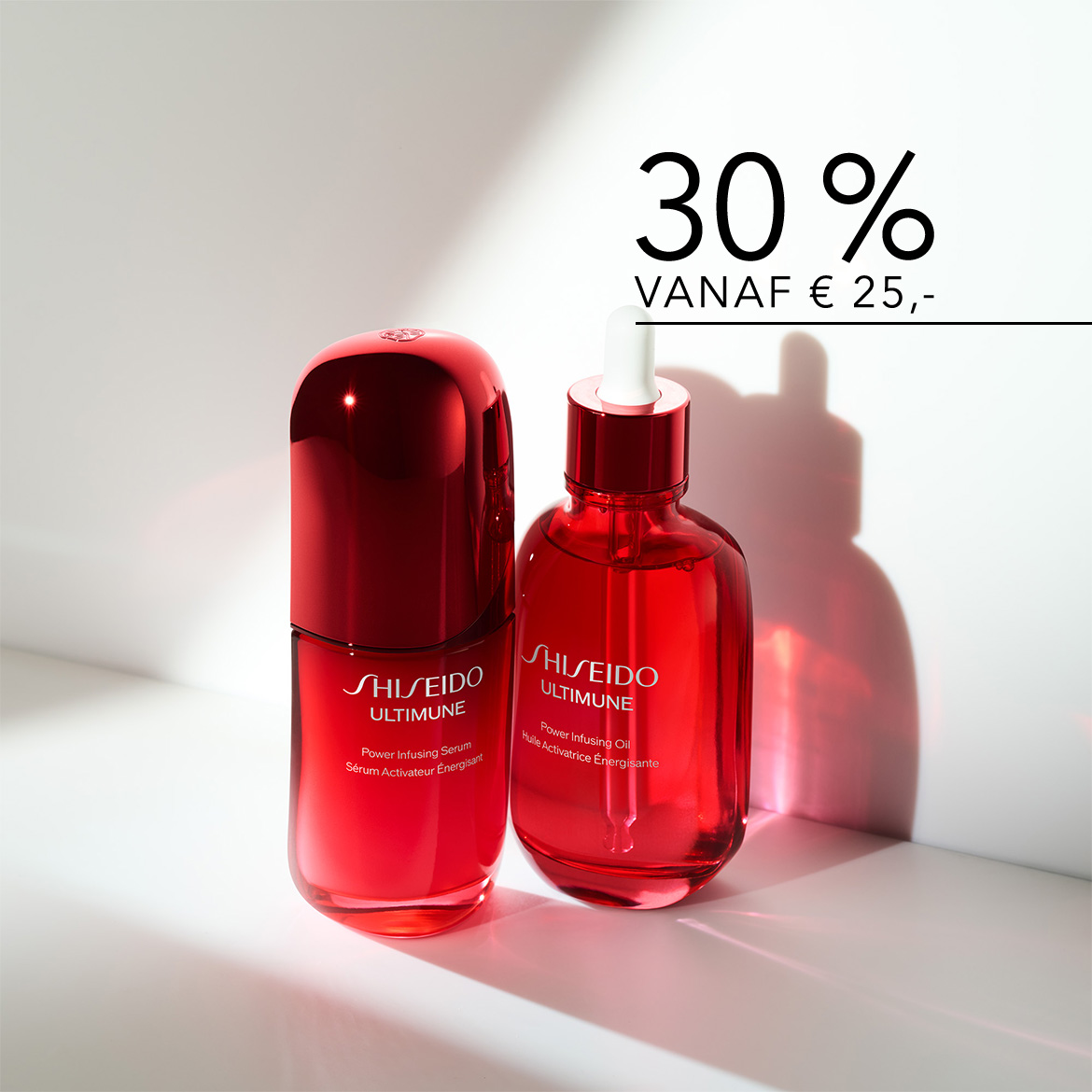 Ontdek Shiseido Ultimune: Power Infusing Serum en Oil in rode flessen, nu met 30% korting vanaf €25. Versterk je huid en straal!