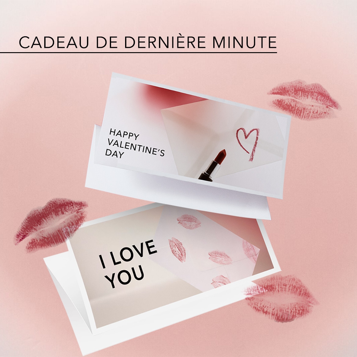 Cadeau de dernière minute avec des cartes de Saint-Valentin, dont une avec un rouge à lèvres dessinant un cœur, le tout sur un fond rose doux.