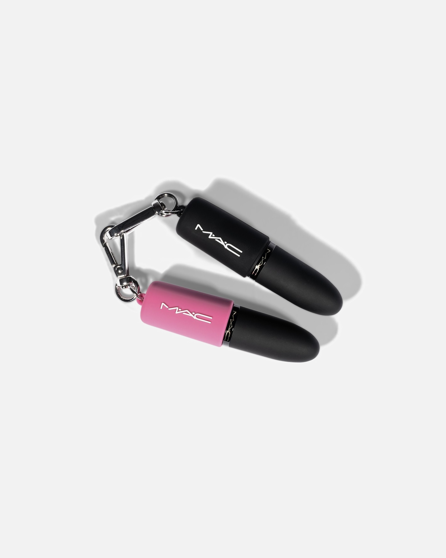 MAC Silicon Lipstick Key Chain (noir) à partir d'une commande de 65 € sur les produits MAC
