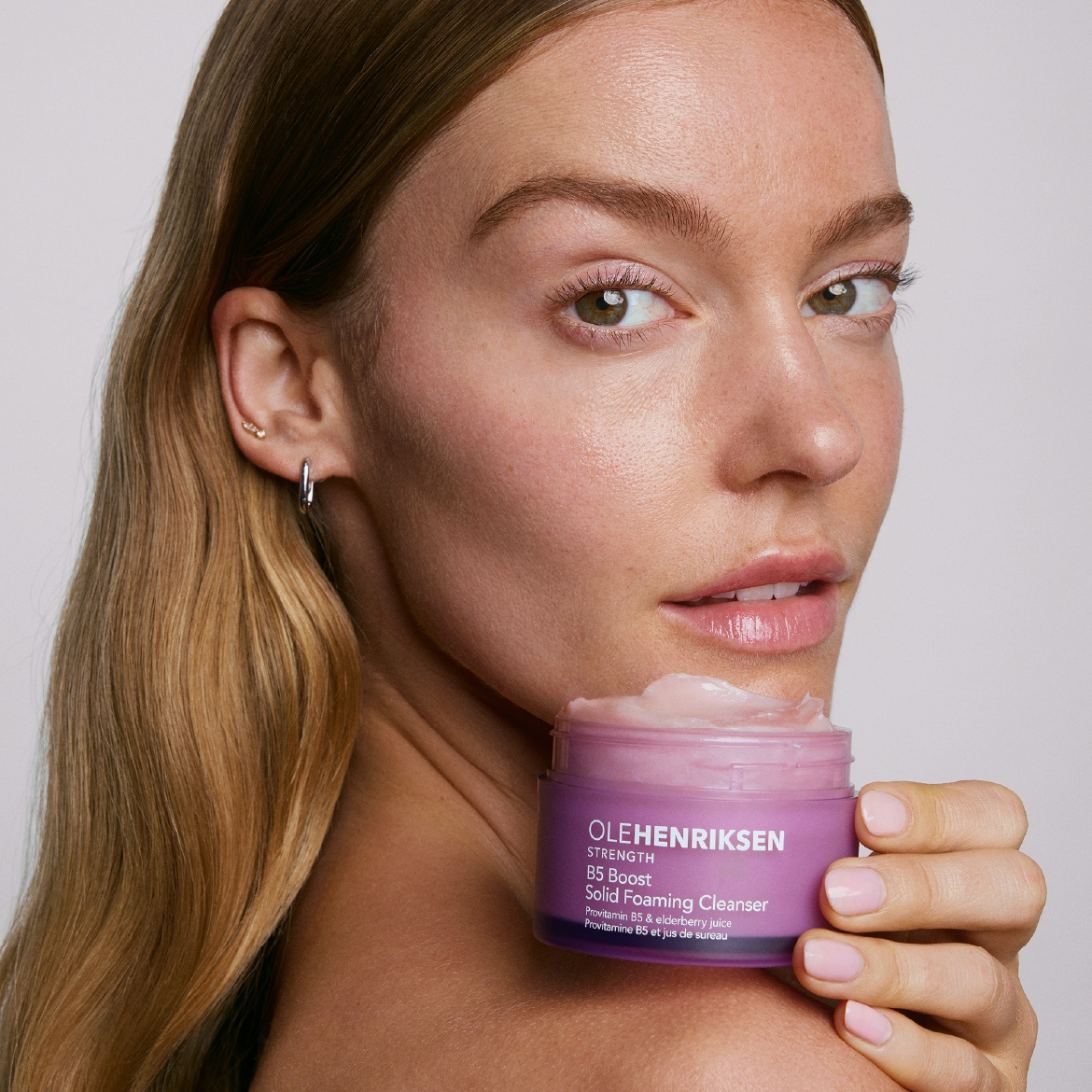 DOUGLAS X OLEHENRIKSEN - B5 BOOST CLEANSER_1170x1170 - Brand Highlight Teaser 1.jpg