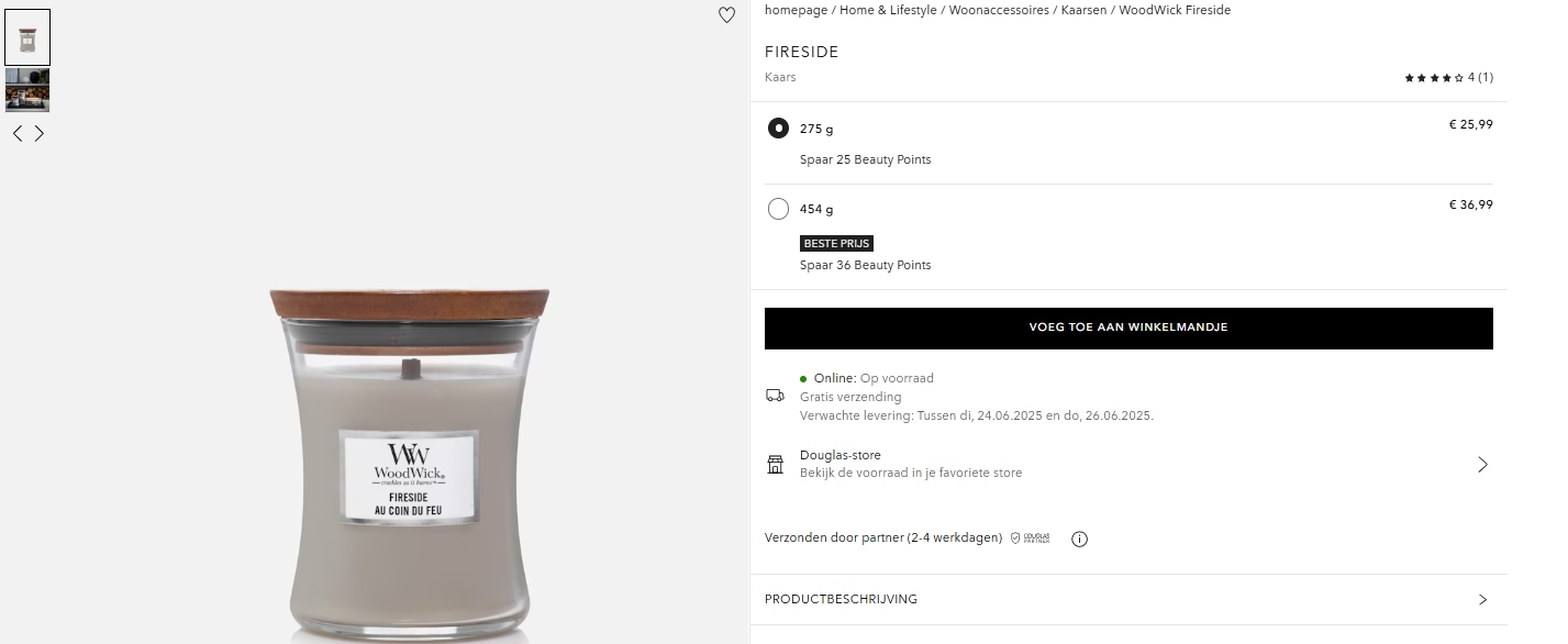 Grijze WoodWick Fireside-kaars in een glazen pot met houten deksel, perfect om een gezellige sfeer te creëren.