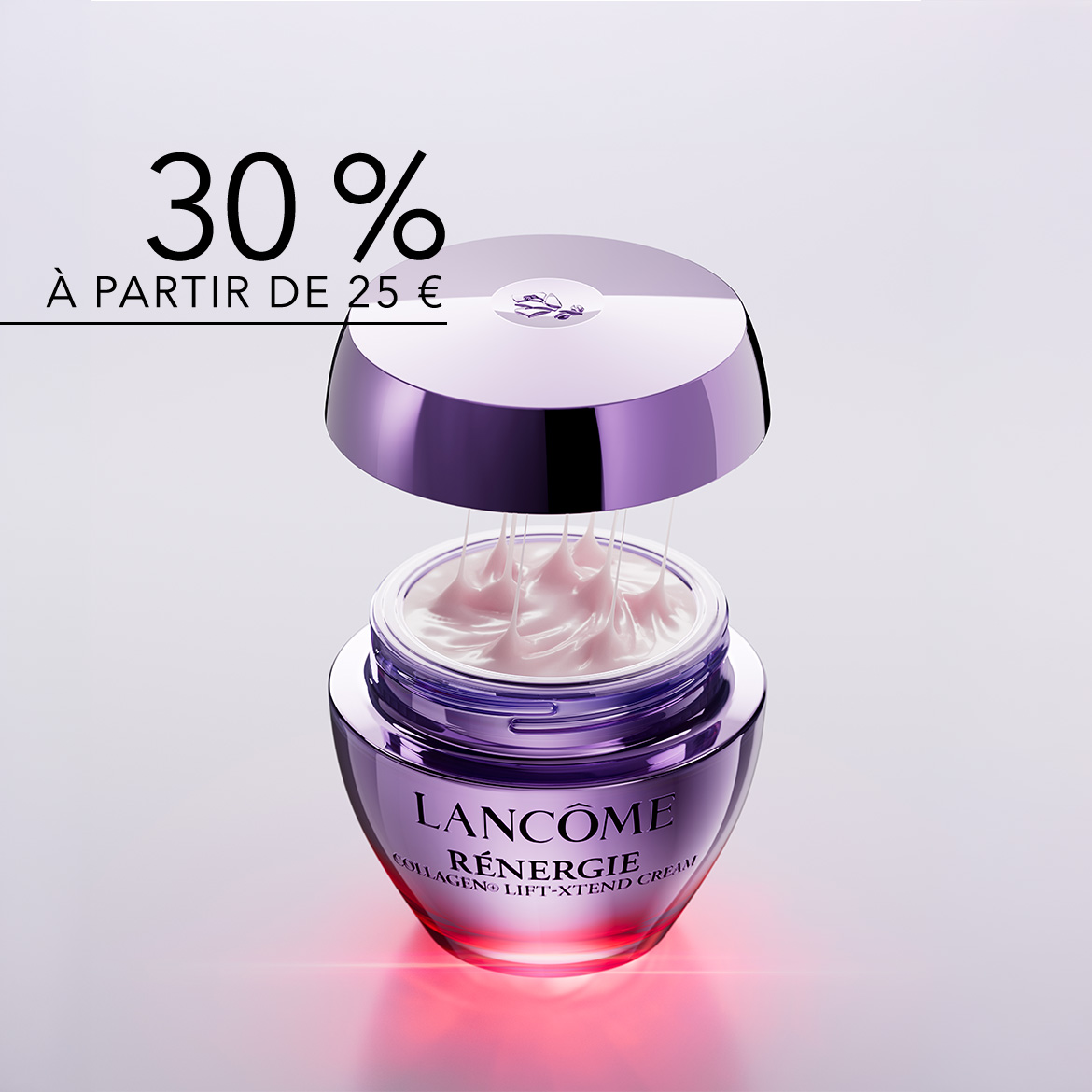 Découvrez le pot de crème Lancôme Rénergie Lift Xtend, son couvercle violet métallique ouvert, révélant une crème rose pâle onctueuse, avec une offre de 30% à partir de 25€.