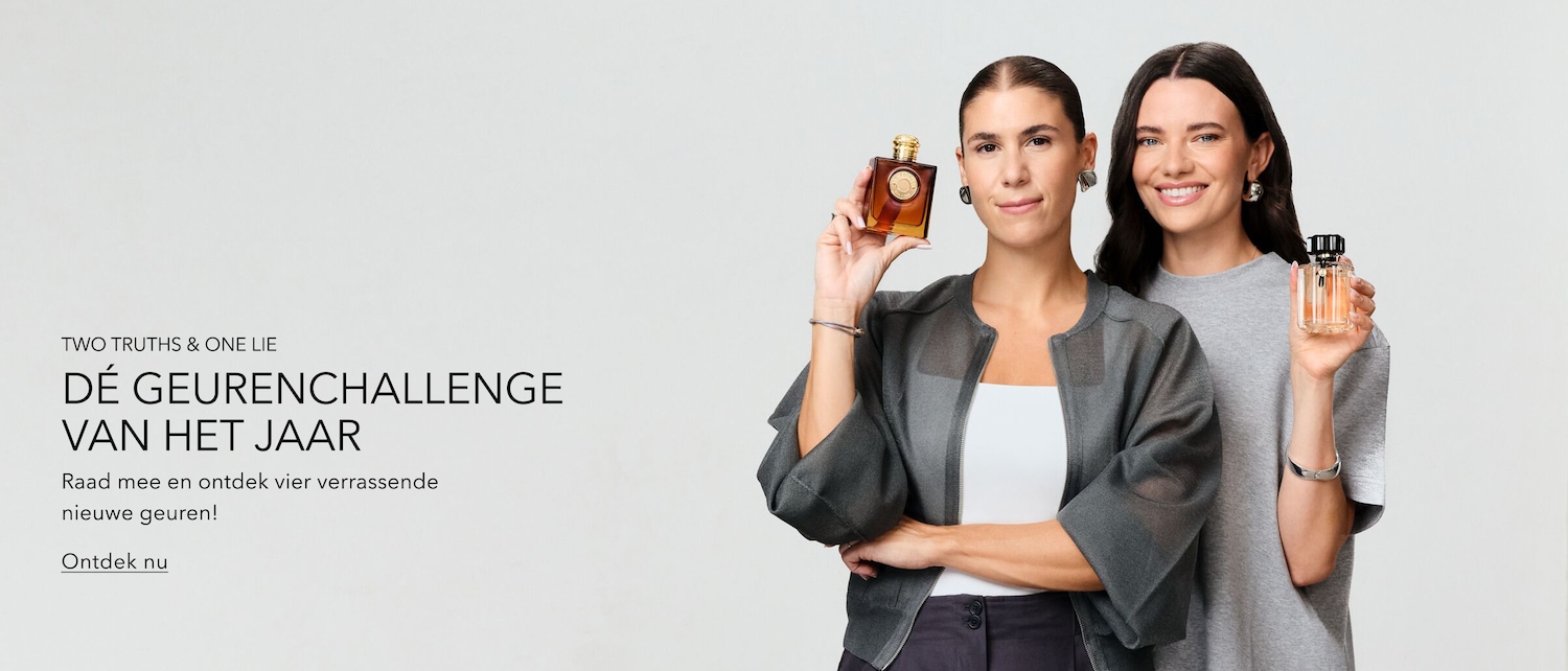 Twee vrouwen presenteren elk een parfumflesje, met de tekst "DÉ GEURENCHALLENGE VAN HET JAAR" en een uitnodiging om vier verrassende nieuwe geuren te ontdekken. Ontdek nu.