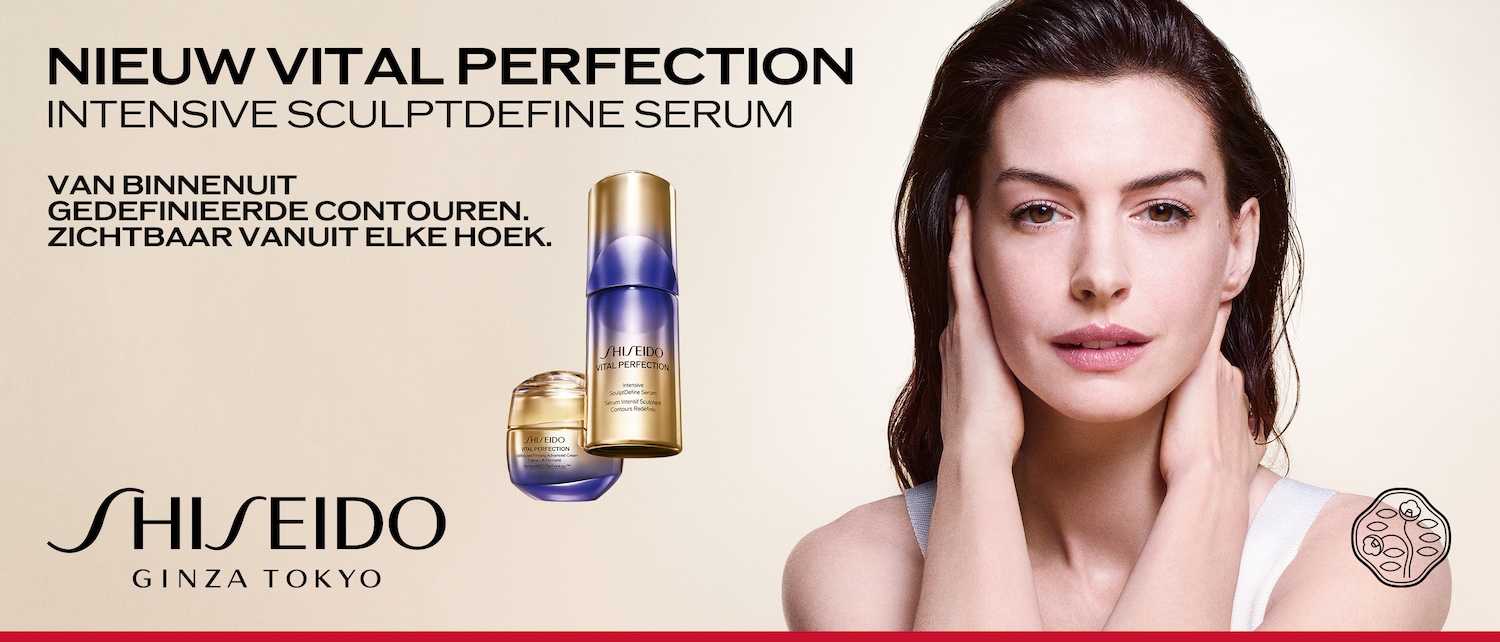Ontdek het NIEUW VITAL PERFECTION Intensive SculptDefine Serum van Shiseido, dat de contouren van binnenuit definieert en vanuit elke hoek zichtbaar maakt.