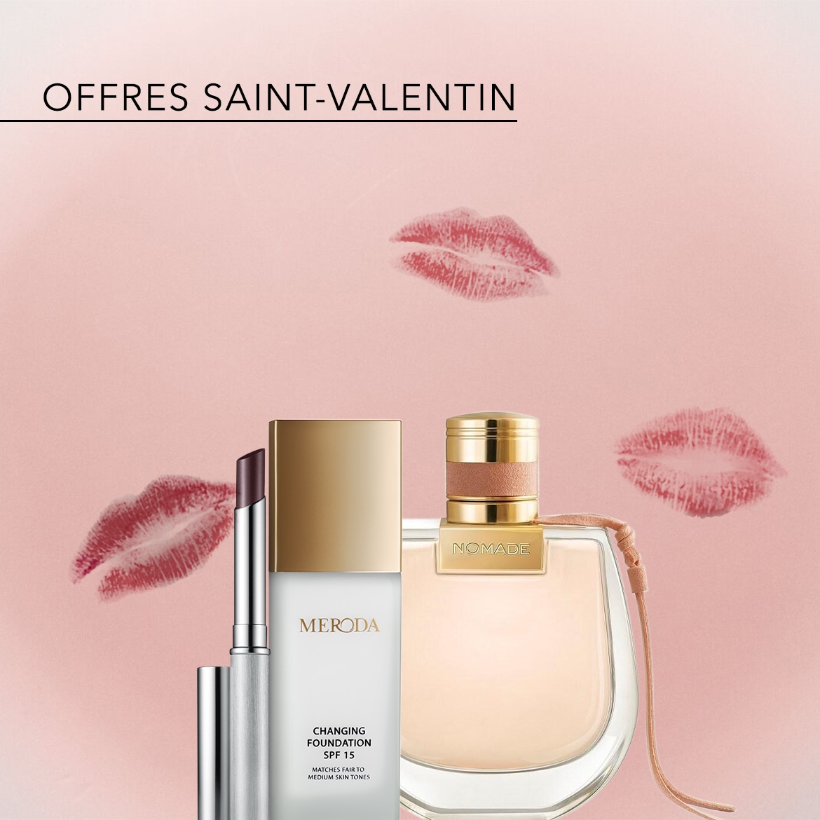 Découvrez les offres spéciales Saint-Valentin avec un rouge à lèvres argenté, un fond de teint MERODA SPF 15 pour les teints clairs à moyens, et le parfum Nomade, le tout sur un fond rose orné d'empreintes de baisers.