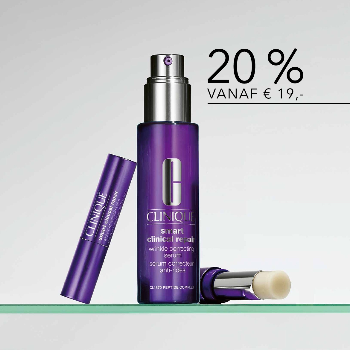 Ontdek Clinique Smart Clinical Repair: paarse verpakking met zilveren details, inclusief wrinkle correcting serum en retinoid balm, nu met 20% korting vanaf €19.